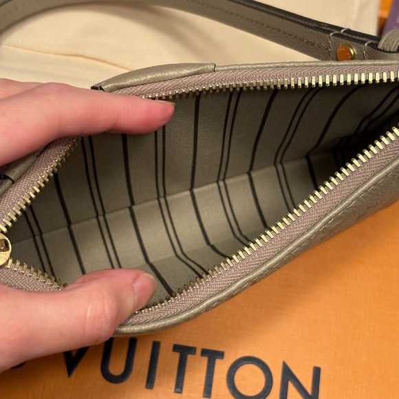 Louis Vuitton Easy Pouch on Strap Turtledove (greige) - Picture 12 of 13